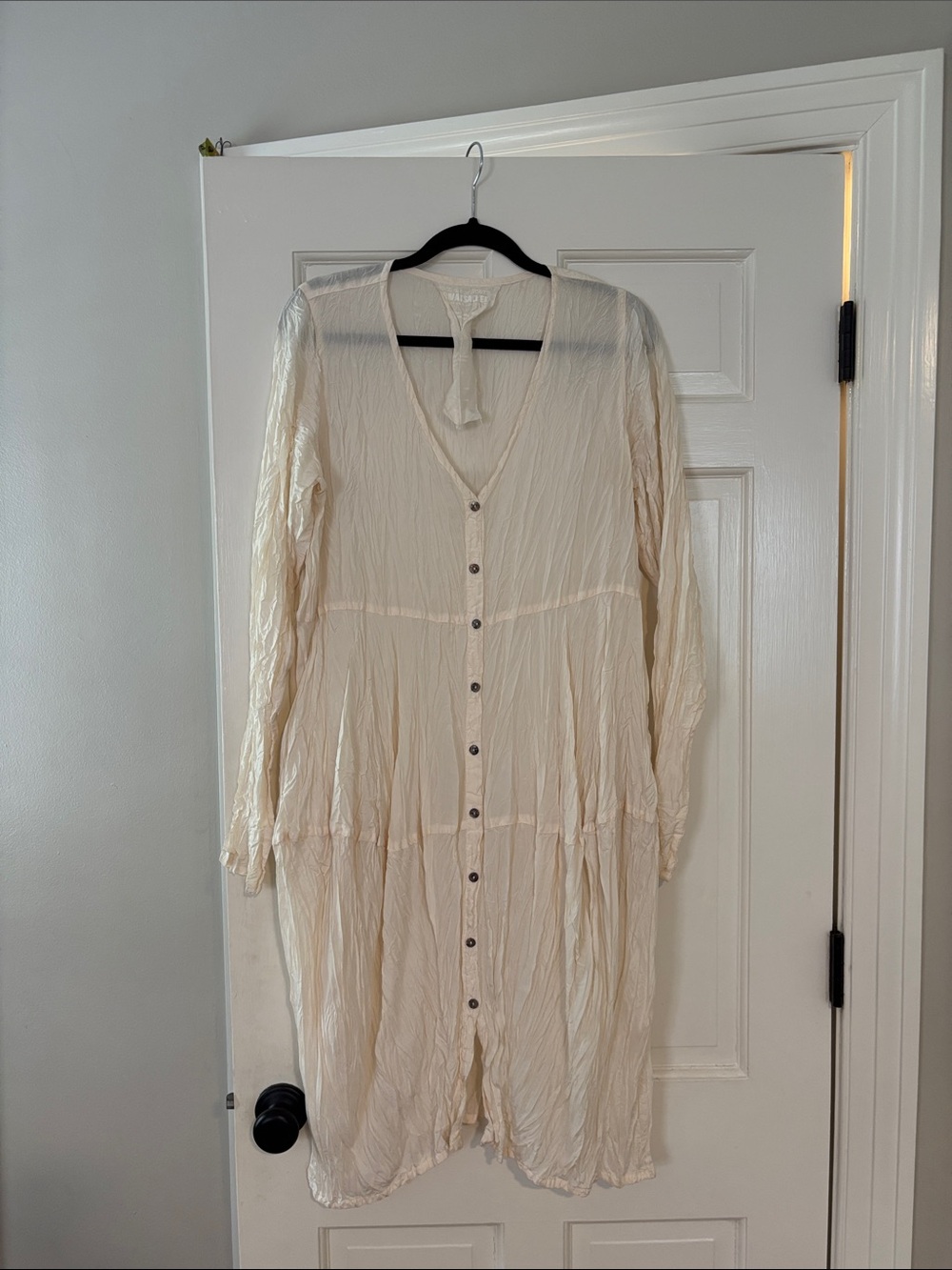 Privatsachen Cream Button-Down Long Sleeve Midi Dress, silk. Size 2